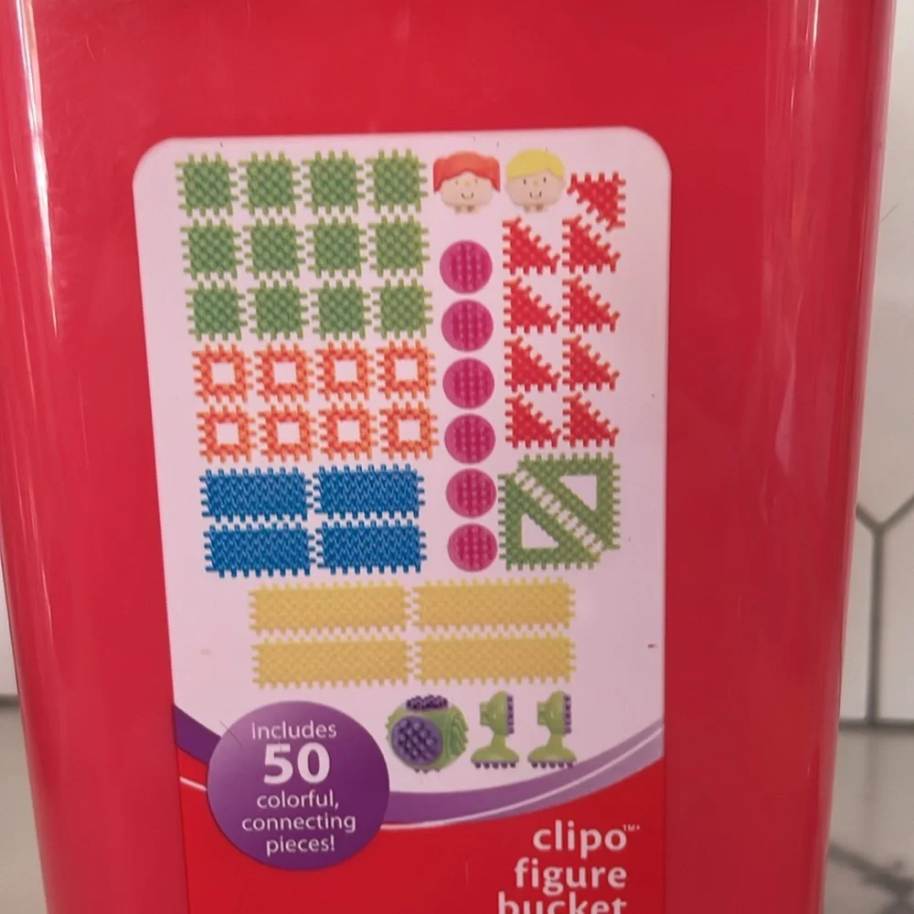 2007 Playskool Clipo Figure Bucket - COMPLETE